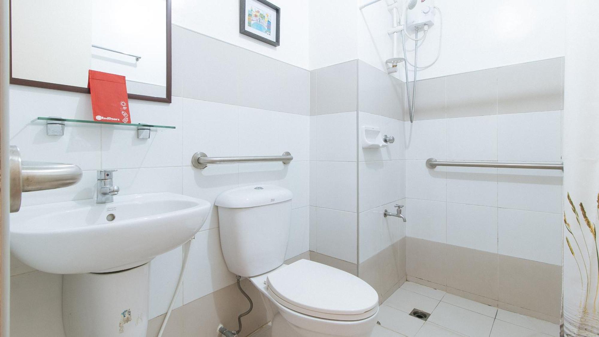 Reddoorz @ Melbourne Suites Makati 马卡蒂 外观 照片