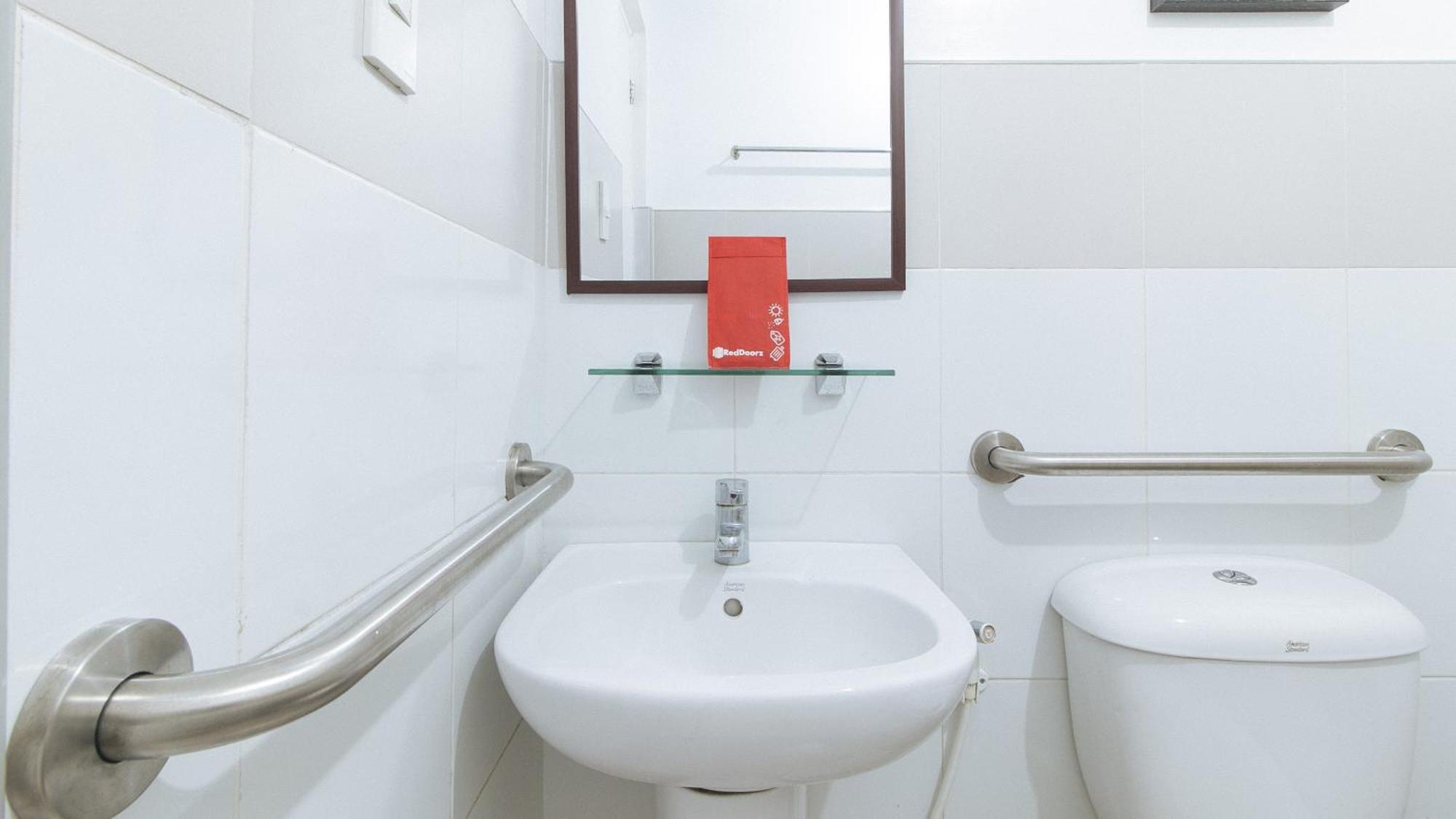Reddoorz @ Melbourne Suites Makati 马卡蒂 外观 照片