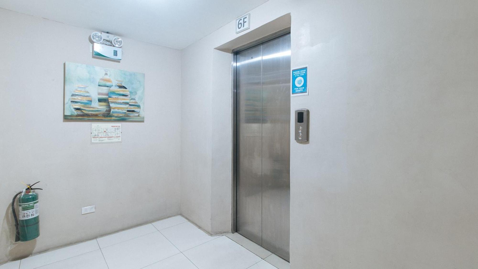 Reddoorz @ Melbourne Suites Makati 马卡蒂 外观 照片