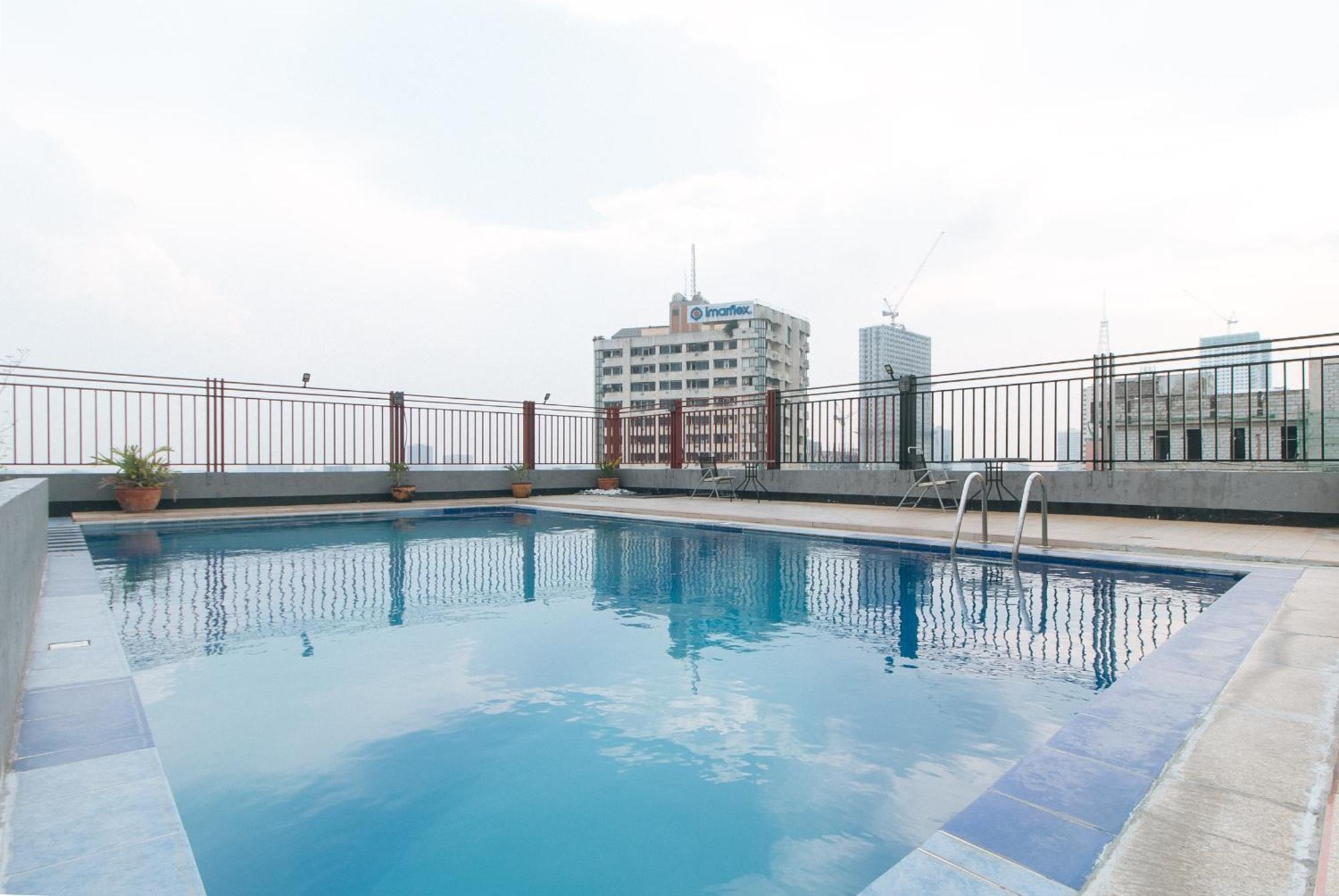 Reddoorz @ Melbourne Suites Makati 马卡蒂 外观 照片